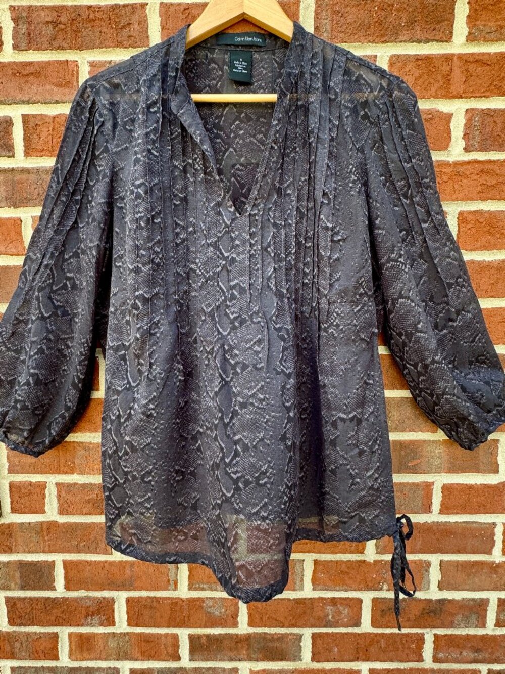 Calvin Klein V-Neck Blouse Medium Purple Gray Reptile Print Pleated Front